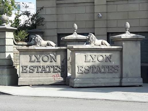 Lyon Estates Lion - Back to the Future - Universal Studios Certificate of Authenticity